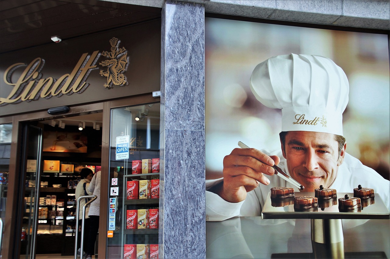 鸡排店装修效果图，艺术之旅打造舒适美食空间